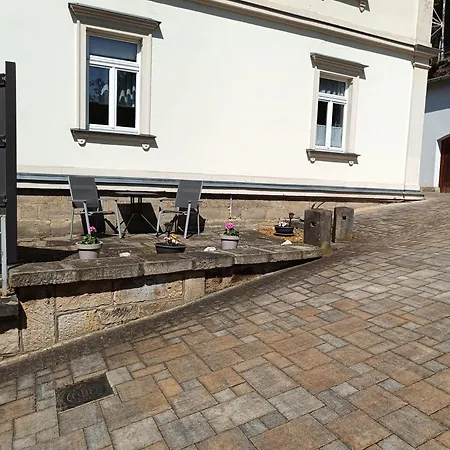 Am Personenaufzug *