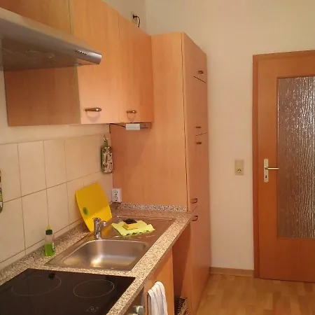 Am Personenaufzug * באד שאנדאו