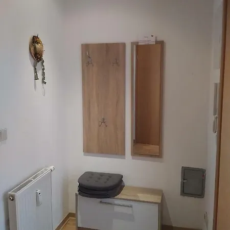 Am Personenaufzug * באד שאנדאו