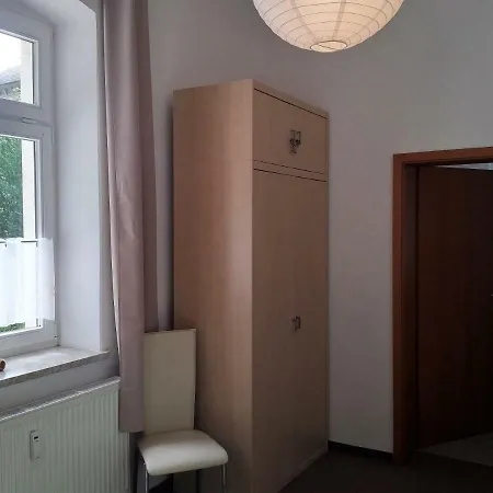 Am Personenaufzug *