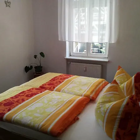 Am Personenaufzug *